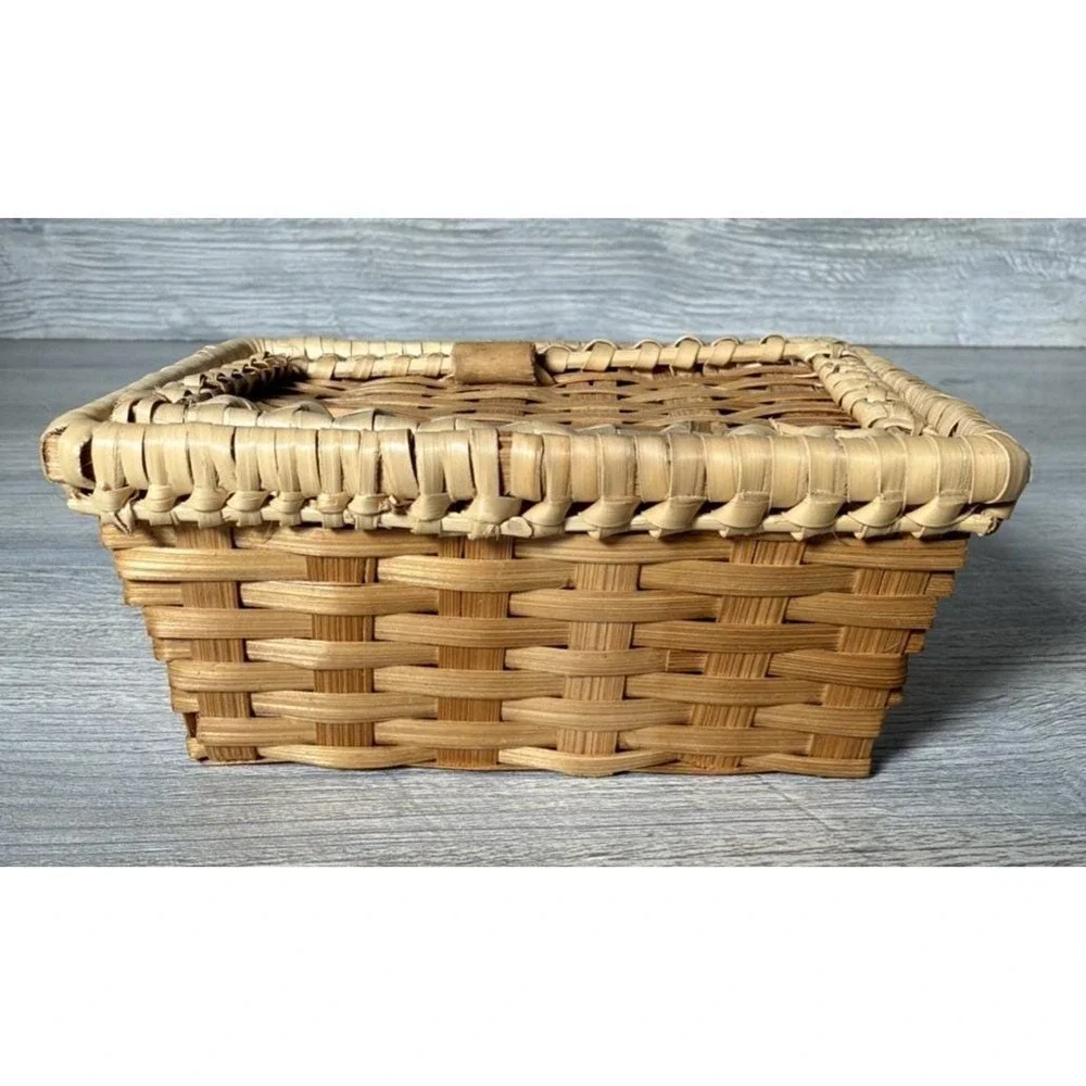 Small Vtg Hand Woven Bamboo Pandan Leaves Lidded Basket Bali Indonesian Trinkets